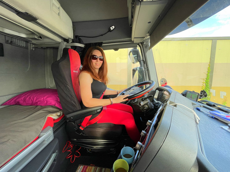 Az egész világot bejárja Marcsi, a tanárnőből lett kamionsofőr