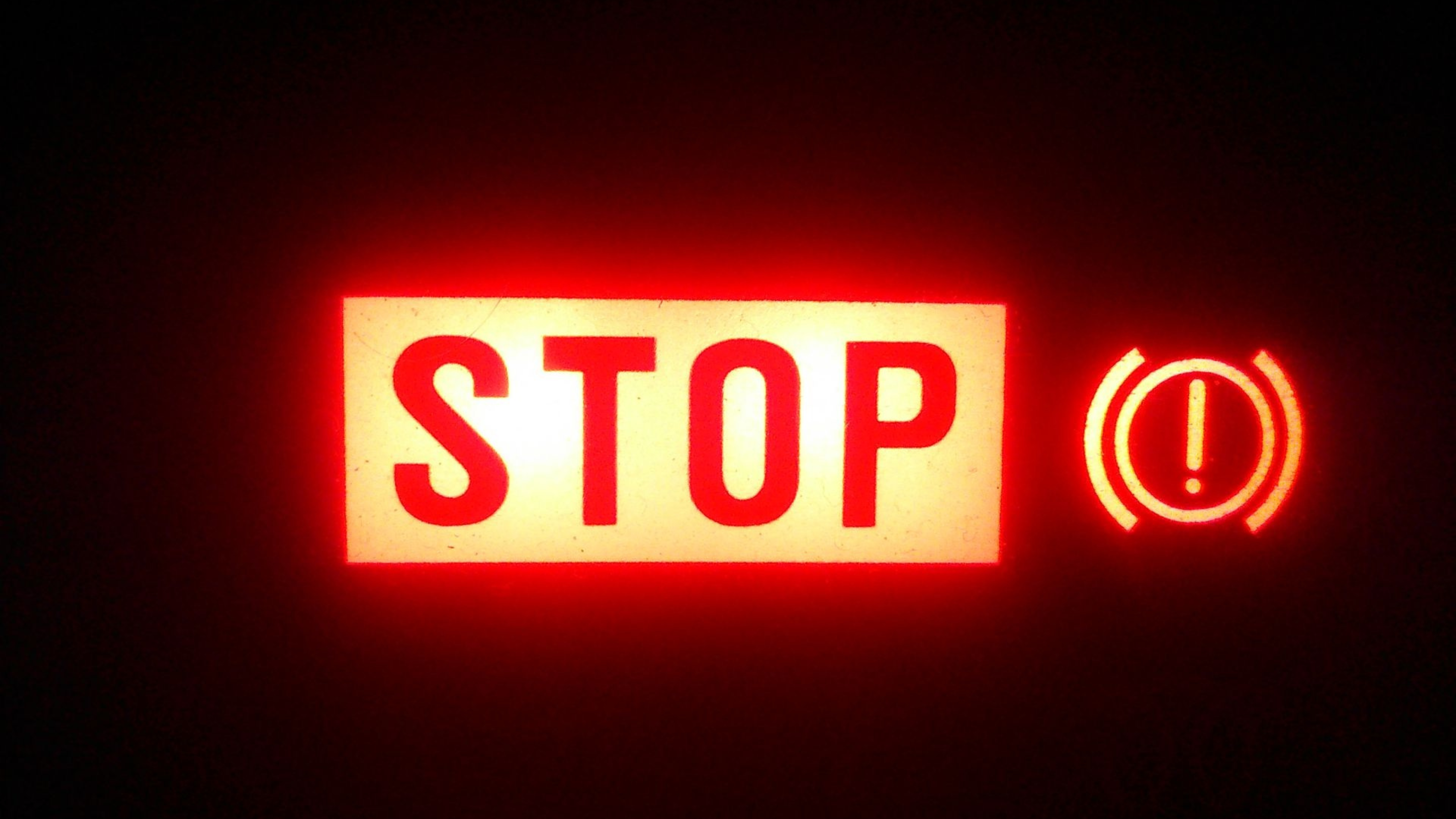 stop jelzés világít pirosan